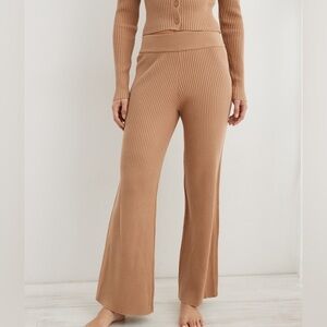 Aerie gotta jet! pants in tan